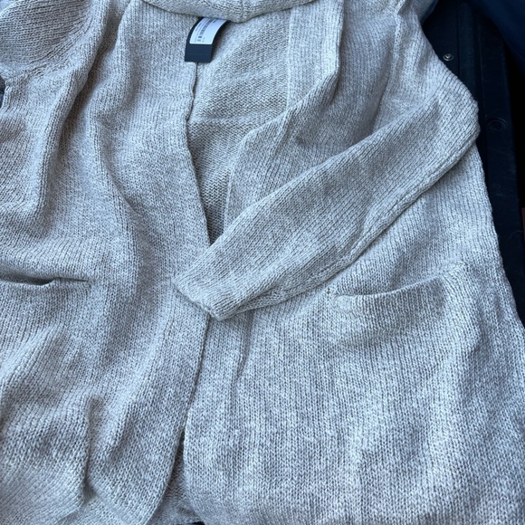 Sweater - Picture 4 of 9